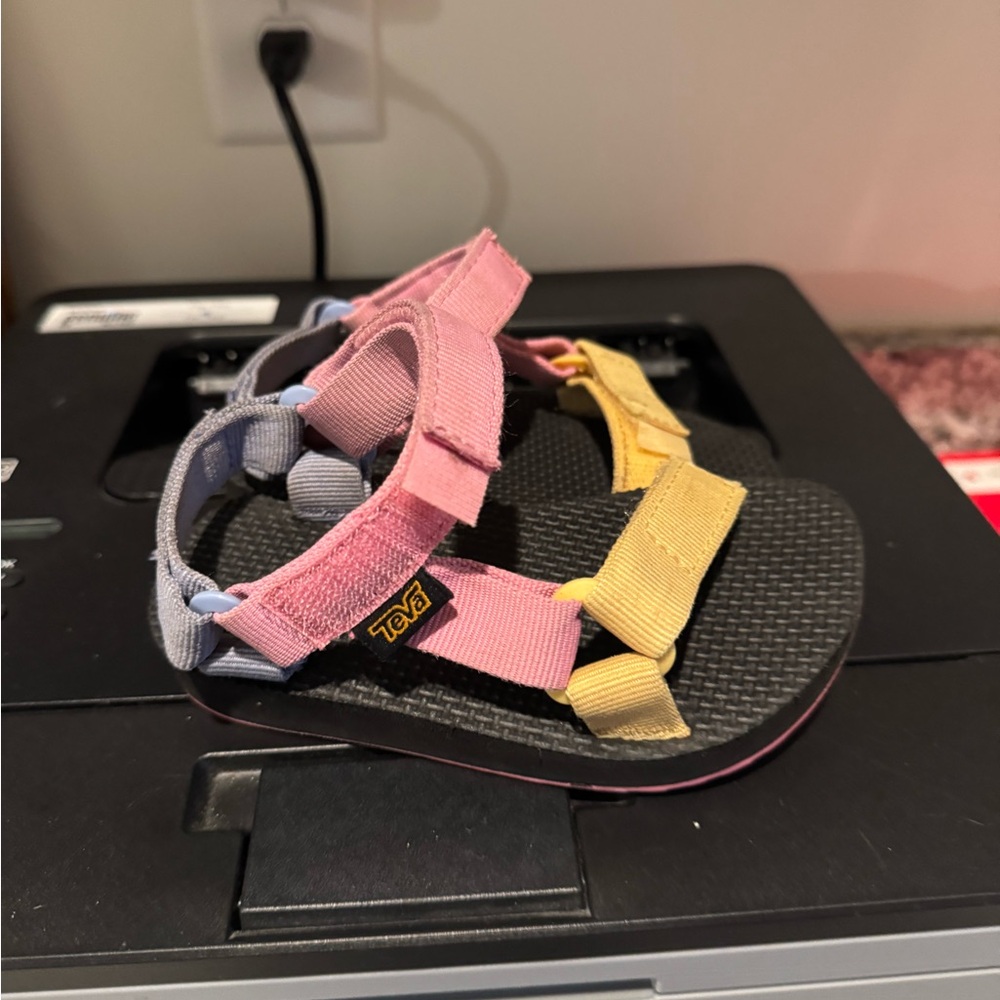 Toddler Teva sandals 9T